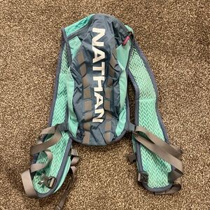 Nathan Adjustable Hydration Vest